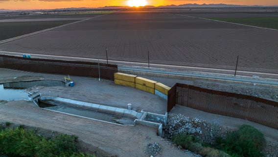 U.S. sues Arizona over shipping containers on Mexico border