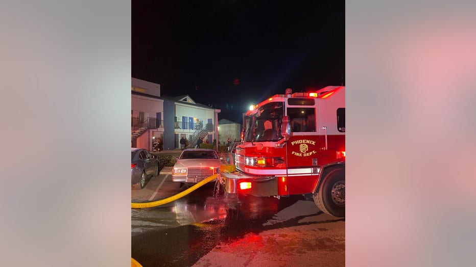 South Phoenix apartment fire leaves 1 hospitalized | FOX 10 Phoenix