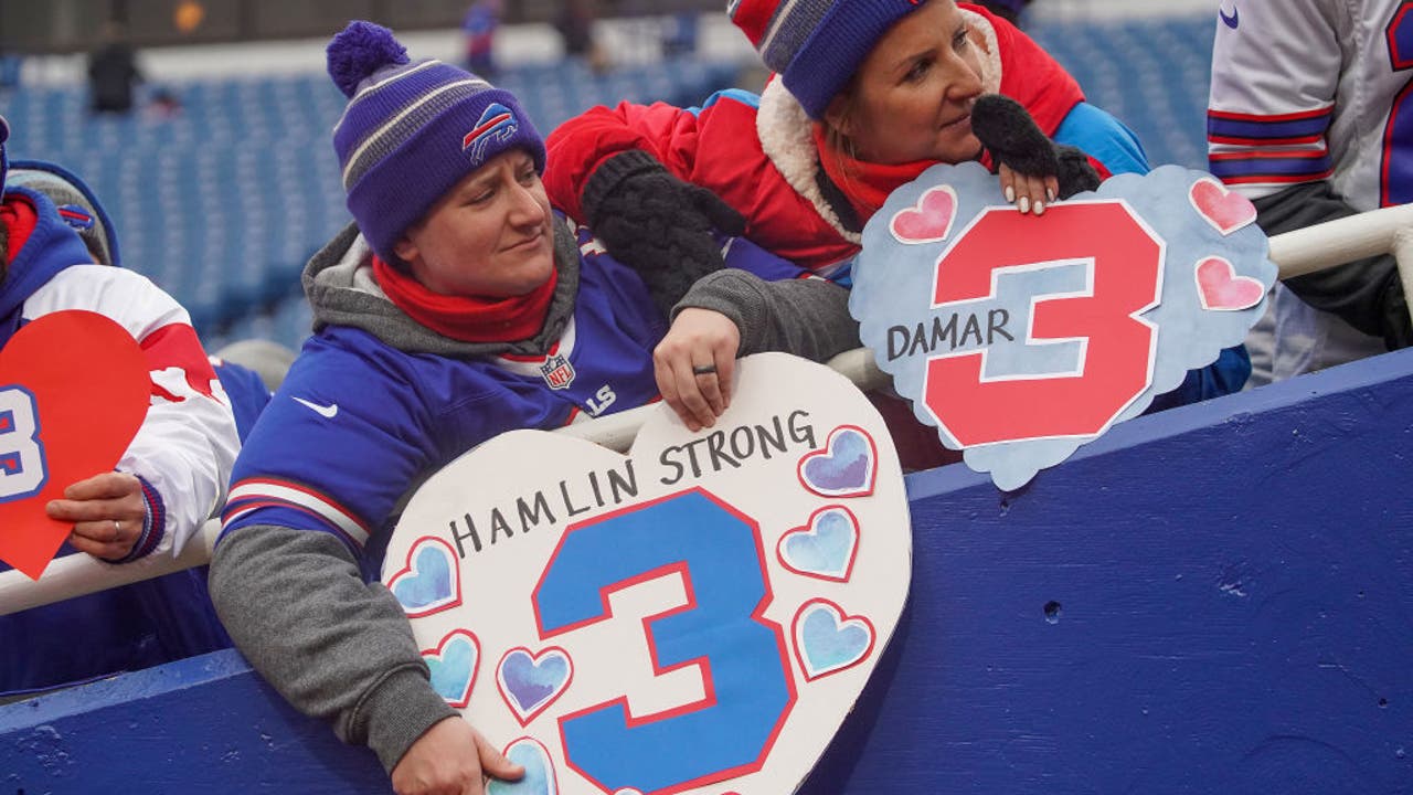 Bills' Hamlin selling shirts to benefit first responders