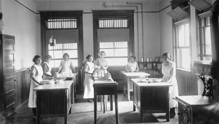 A typical school room at the Phoenix Indian School.