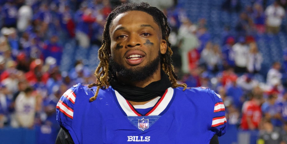 NFL Star on a Bills Rival Wears Damar Hamlin Jersey Pregame