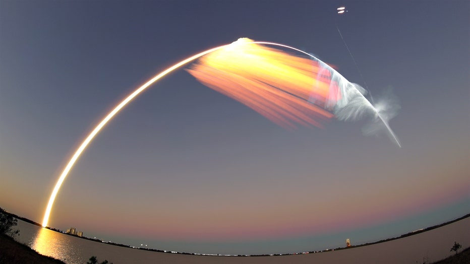 Falcon-Heavy-streak.jpg