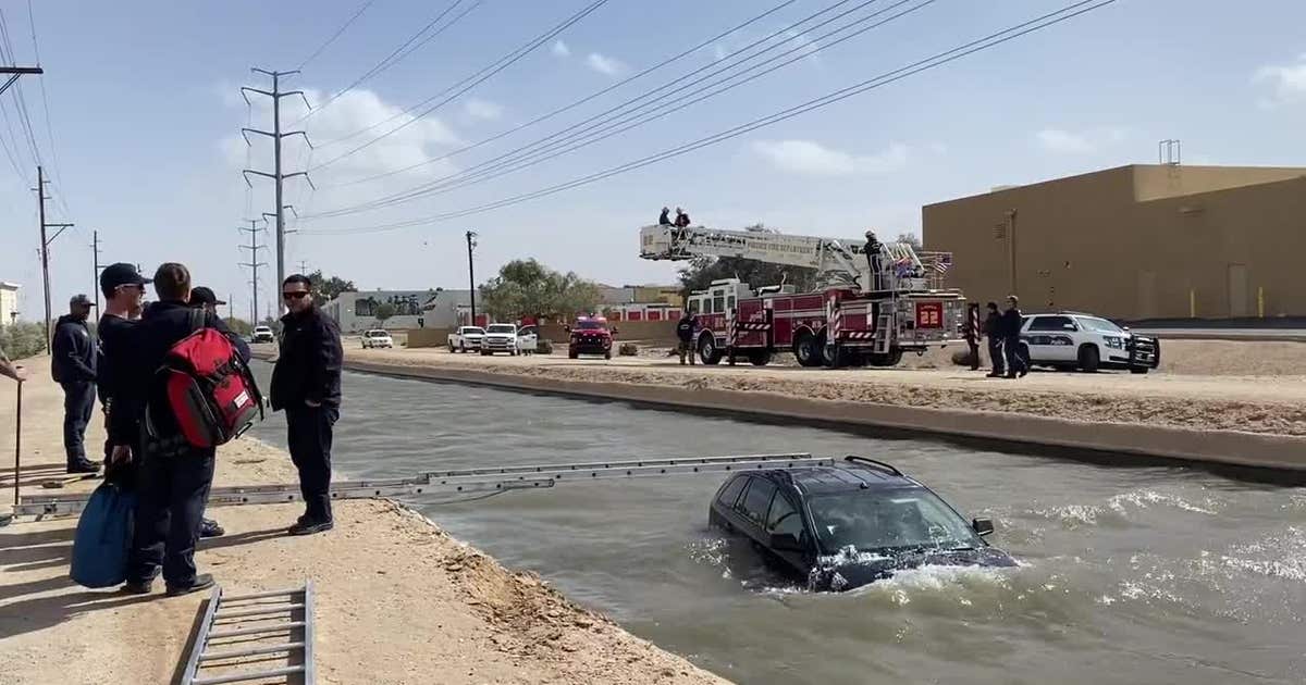 Woman rescued after driving into south Phoenix canal | FOX 10 Phoenix