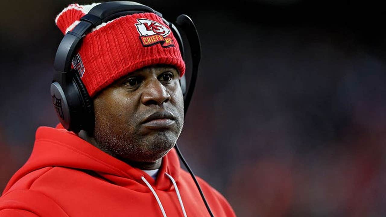 Kansas City Chiefs offensive coordinator Eric Bieniemy talks to