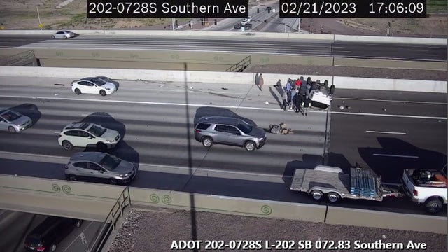 Loop 202 crash in Phoenix kills a person, injures another after SUV rolls over