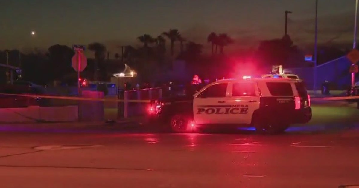 2 women found stabbed in Mesa neighborhood | FOX 10 Phoenix