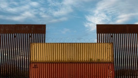 Feds to drop Arizona lawsuit over shipping containers at border
