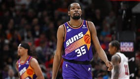 Booker, Ross help Suns rout Thunder after Durant injures ankle during warmups