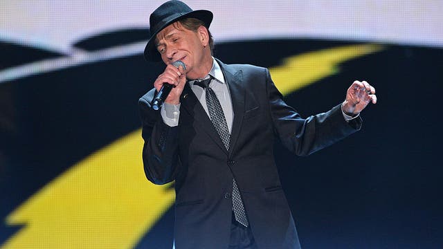 Singer-songwriter Bobby Caldwell dies at 71