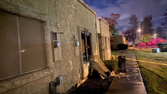 Phoenix condo fire leaves father and 4 kids dead