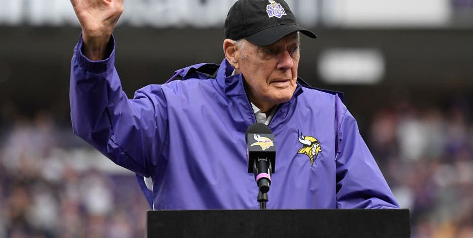 Iconic Vikings Coach Bud Grant Dies at 95