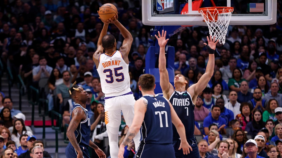 aec74301-Phoenix Suns v Dallas Mavericks