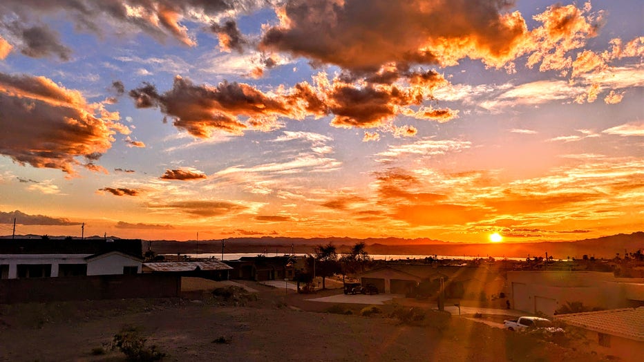 Another Friday, another gorgeous sunset to kick off the weekend! Have fun and stay safe everyone! Thanks Phil Evans for this amazing sunset photo from Lake Havasu!