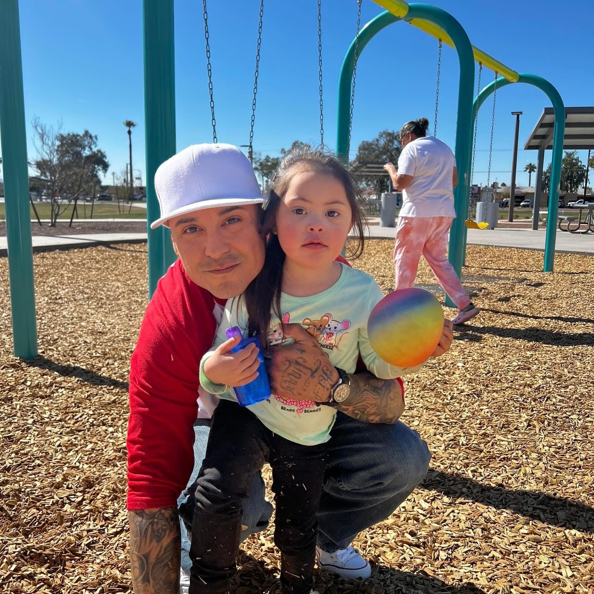 Suspect still at large 3 years after father gunned down at Phoenix apartment