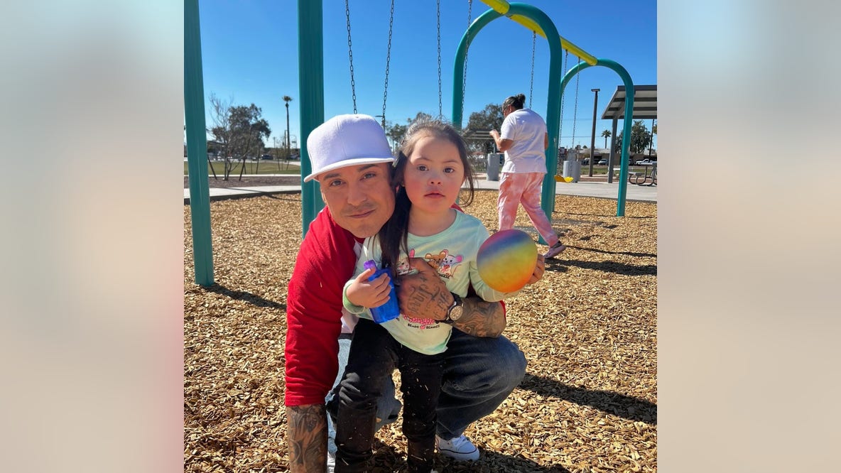 Suspect still at large 3 years after father gunned down at Phoenix apartment