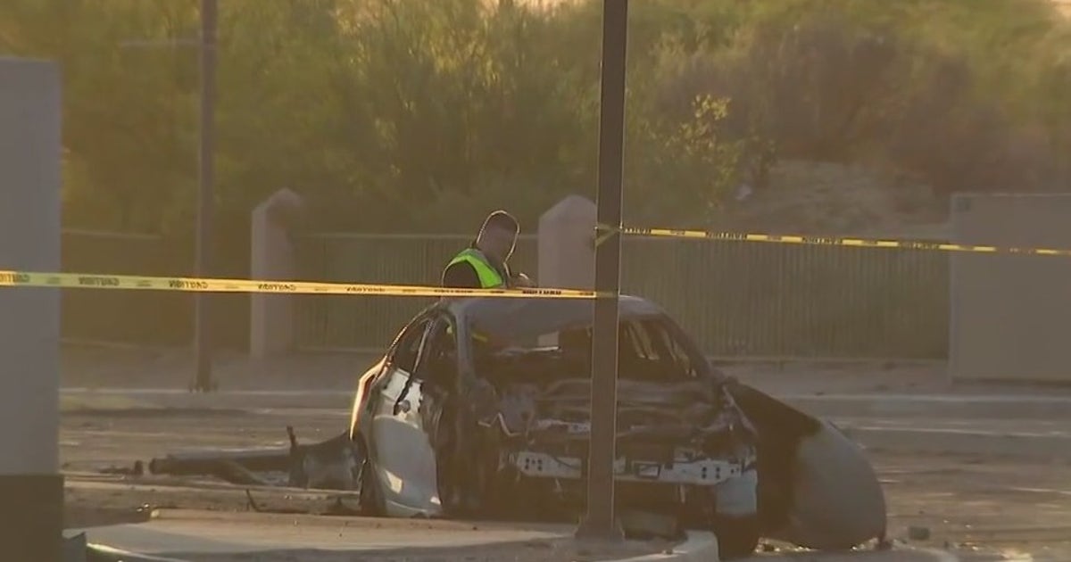Deadly crash shuts down major Tempe intersection | FOX 10 Phoenix