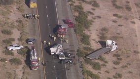 At least 1 person killed in multi-car crash on I-10 in Buckeye, DPS says