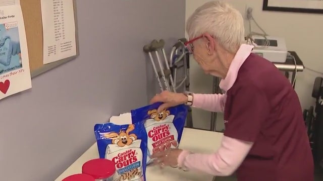 Phoenix volunteer makes treat bags for homeless pets
