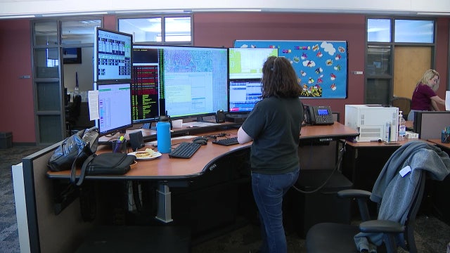 911: Phoenix area emergency departments struggle to fill dispatcher slots amid worker shortage
