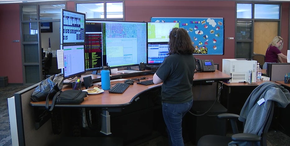 911: Phoenix area emergency departments struggle to fill dispatcher slots amid worker shortage