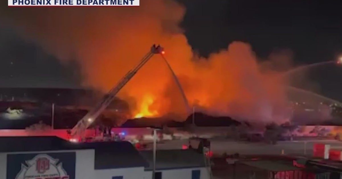 Phoenix firefighters battle 'stubborn' mulch fire | FOX 10 Phoenix