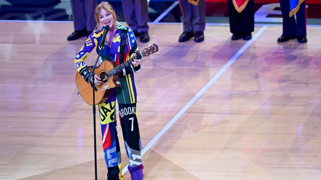 Jewel's 'disrespectful' national anthem joins Roseanne Barr, Jimmy Buffett accused of 'butchering' song