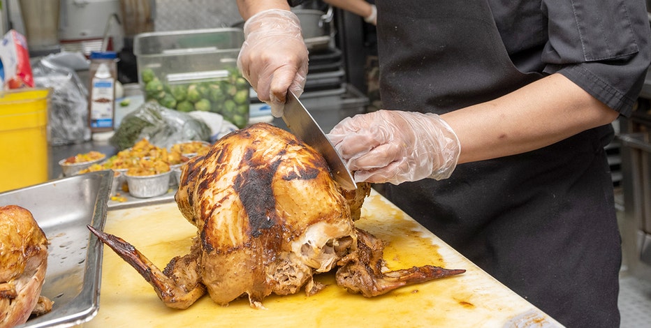 Sick workers linked to 40% of restaurant food poisoning outbreaks, CDC says