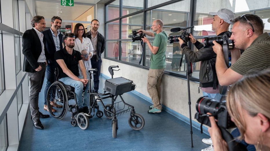 Paralyzed-man-walks-again2.jpg