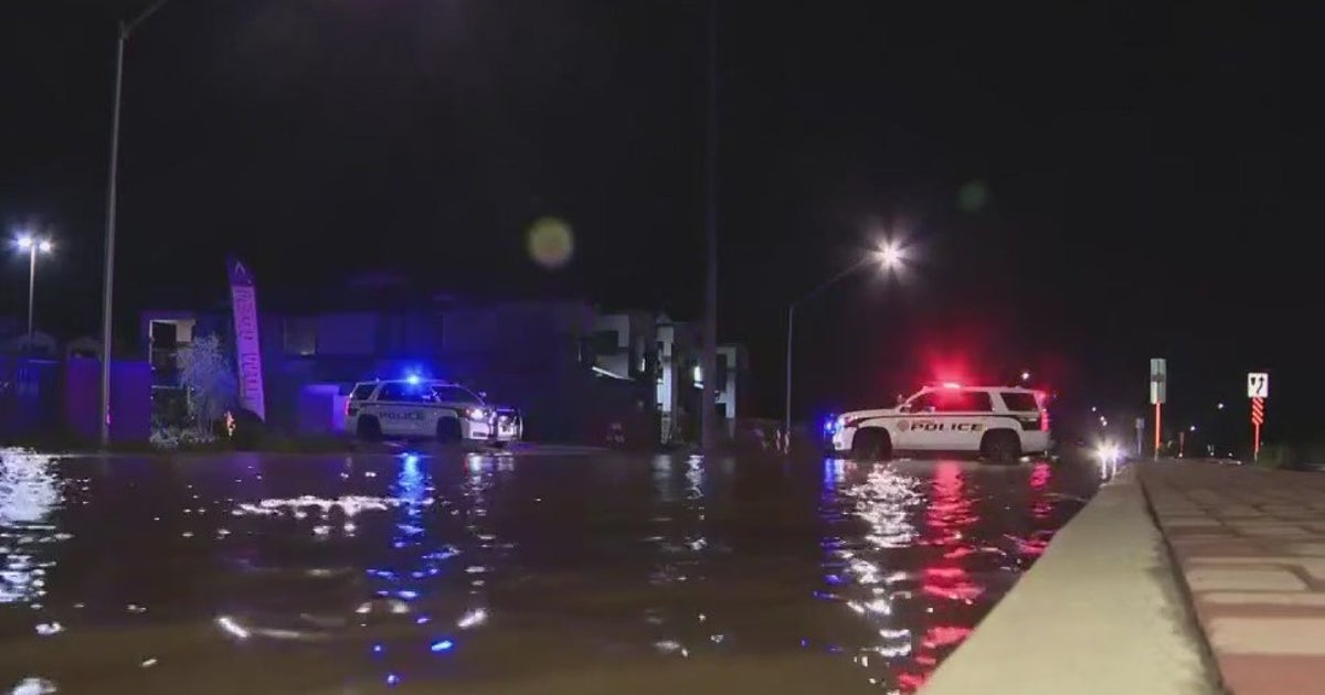 Glendale road floods after water main break | FOX 10 Phoenix