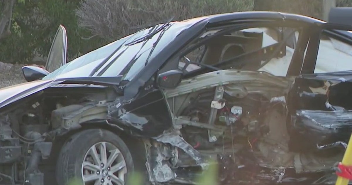 North Phoenix crash leaves 2 teens hospitalized, suspect on the loose ...