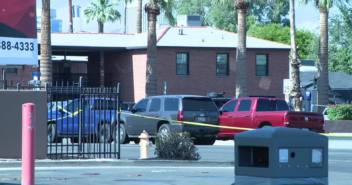 Phoenix Police resolves barricade situation; suspect arrested | FOX 10 ...