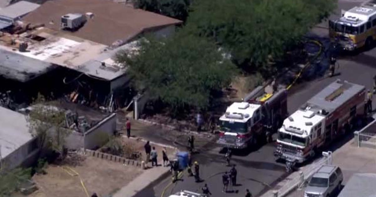 Fire spreads to 3 houses in west Phoenix | FOX 10 Phoenix