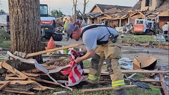 Texas fire chief saves fallen American flag amid deadly tornado's wrath: 'It's moments like this'