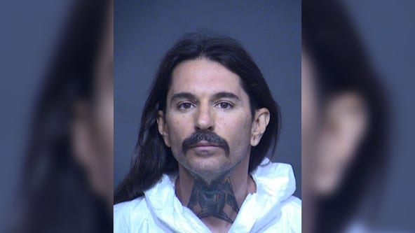 Man shoots, kills wife in front of her adult son at their Mesa home, PD says