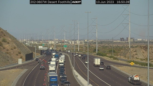 Fatal crash on Loop 202 South Mountain causes traffic backup