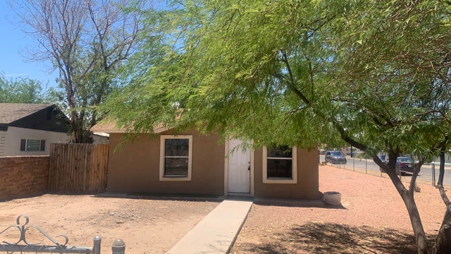 Man buys cheapest livable home in Phoenix after bidding war