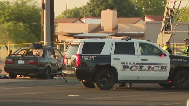 Car strikes pole in Mesa, killing driver and passenger