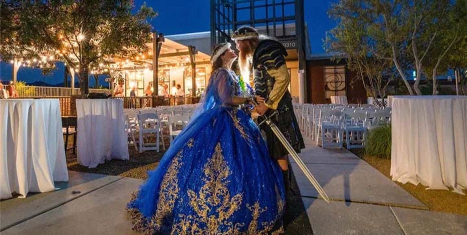 Arizona couple marries at White Castle years after bride, once a homeless teen, was helped by fast food worker