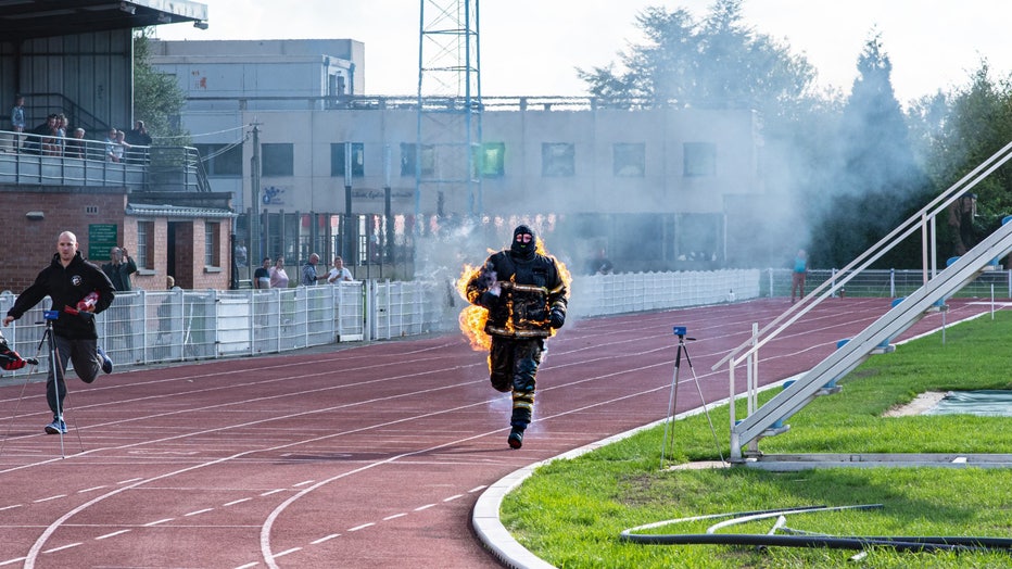 Man With Incurable Lung Damage Completes Marathon Wearing Oxygen Tank