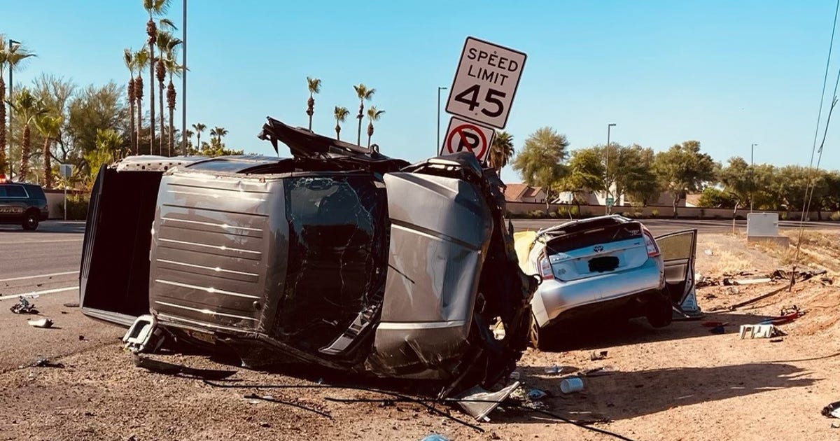 1 dead, 4 hurt in head-on rollover crash in Mesa, fire department says ...