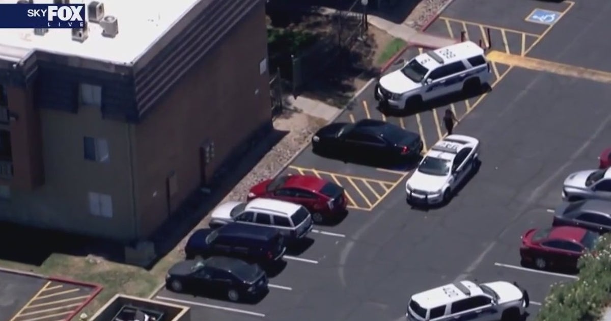 Teenage boy fatally shot at Phoenix apartment complex | FOX 10 Phoenix
