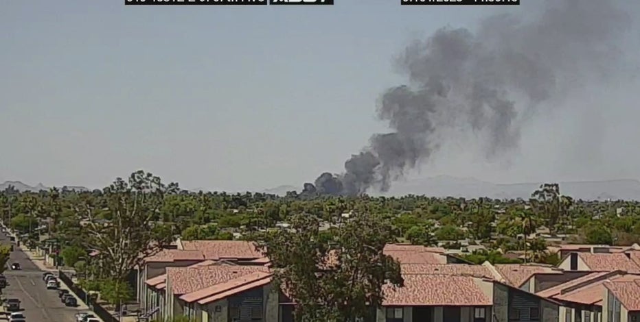 Black smoke seen for miles as fire breaks out at Glendale auto shop