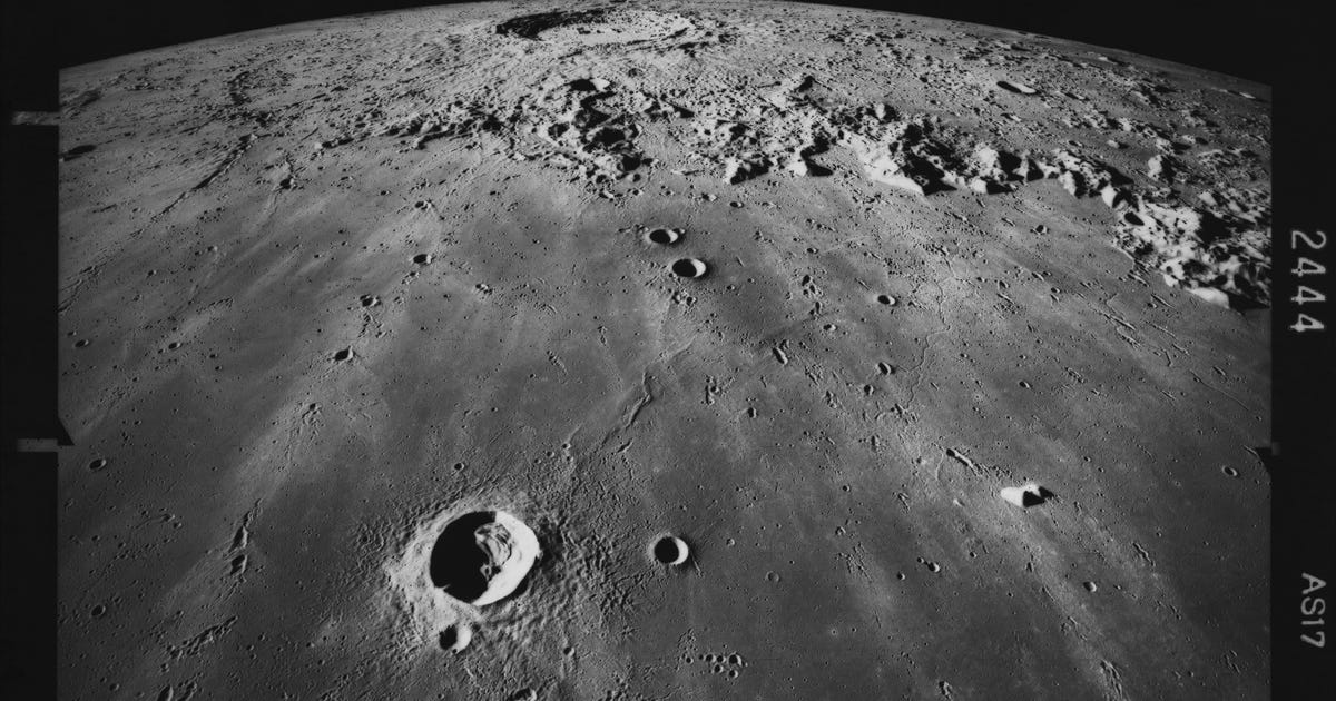 Moon☆ GettyImages-1269335473-copy.