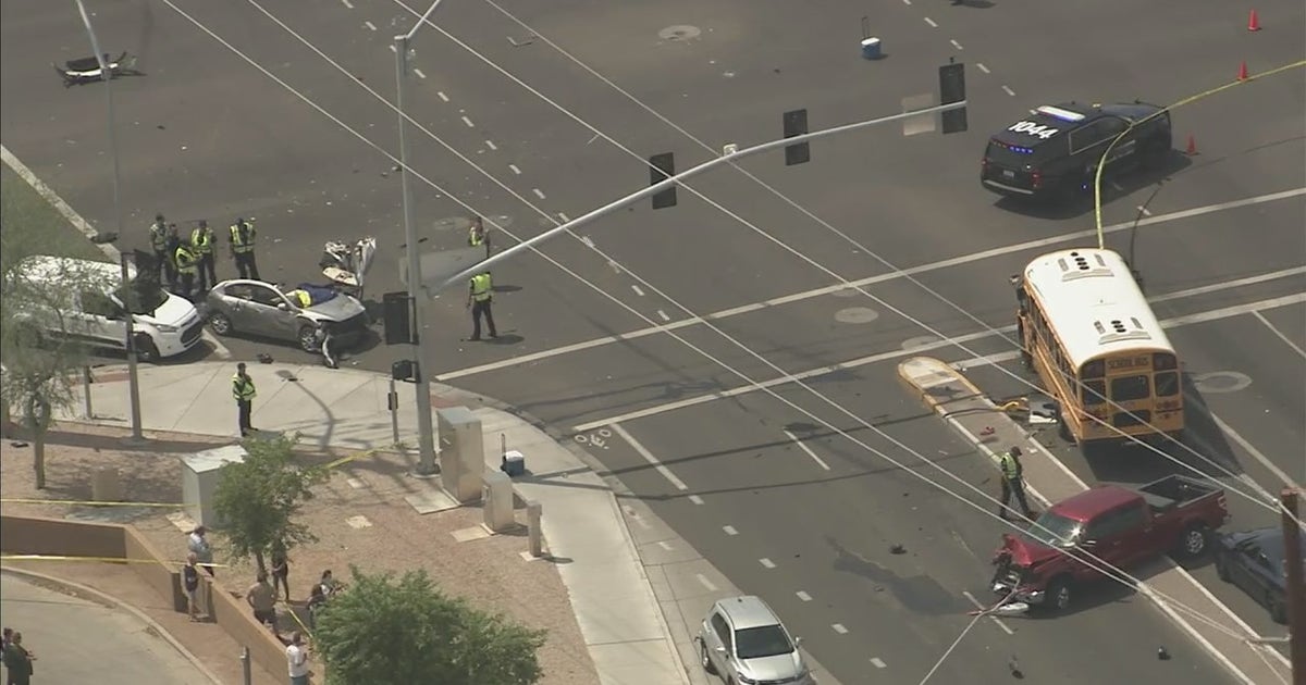 8-vehicle crash in Mesa leaves at least 1 person dead | FOX 10 Phoenix