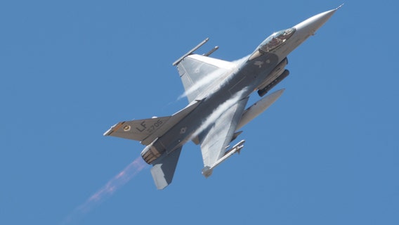 U.S. to train Ukrainian pilots on F-16s at Arizona air base