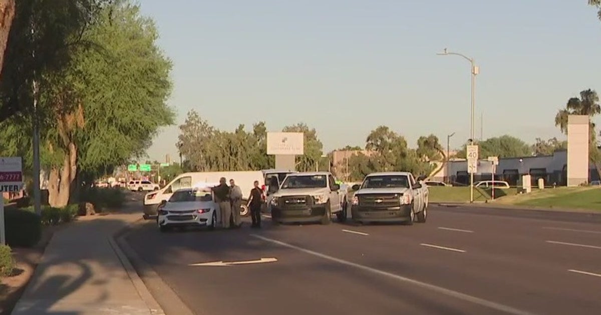 Deadly pedestrian accident in Phoenix under investigation | FOX 10 Phoenix