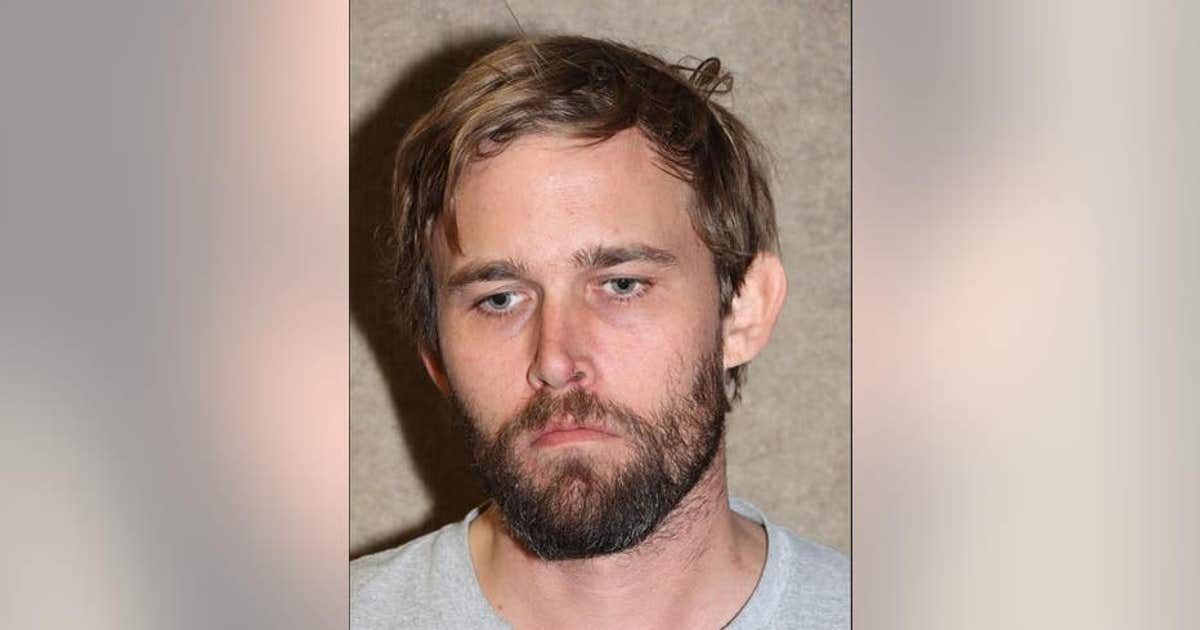 Man arrested after pointing gun at Glendale officers: police | FOX 10 ...