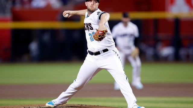 Verlander leads Astros over D-backs 1-0, and both teams clinch postseason spots