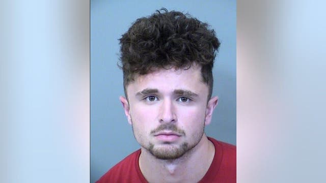 Man tried to buy firearms with fake ID at Arizona gun show, police say