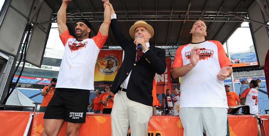 Aussie eater consumes record 276 Buffalo wings, tops American legend Joey  Chestnut for wing king crown